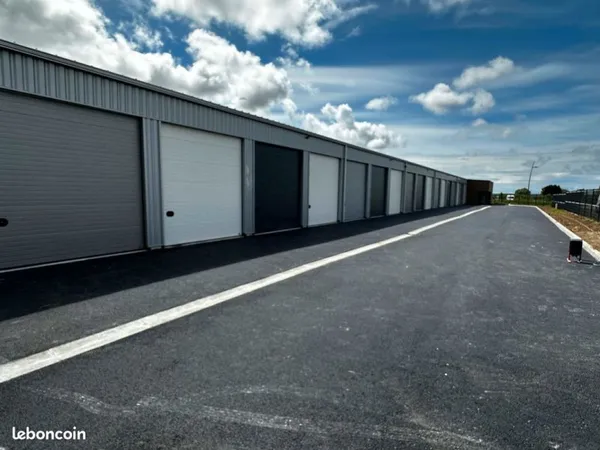 BOX/PARKING Commune Le Gua