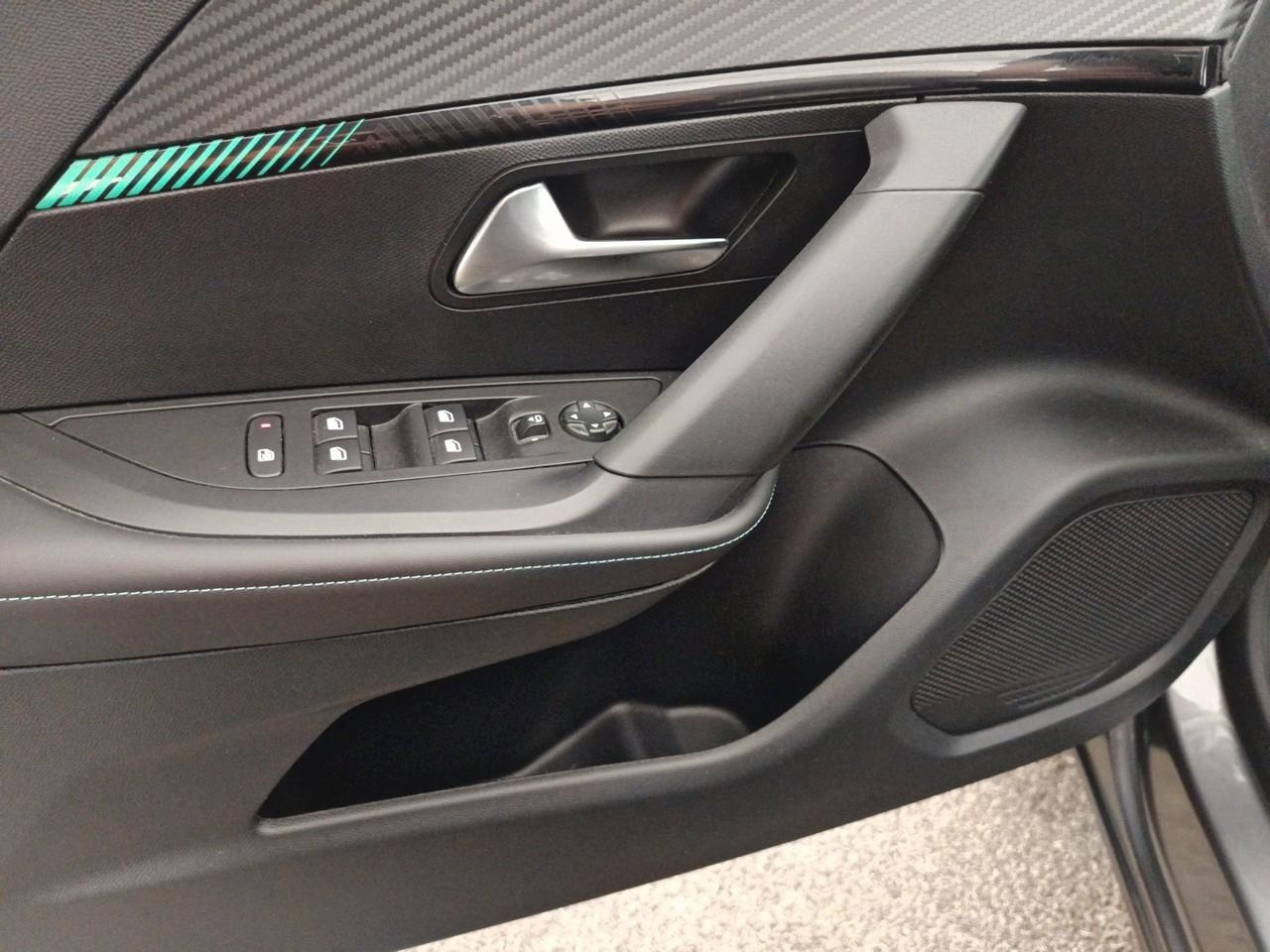 Peugeot 2008 puretech 100 s&s bvm6 allure — photo 20
