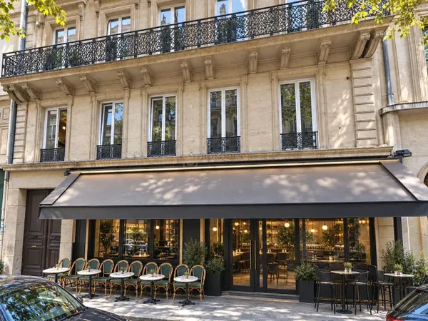 Local commercial 215 m²