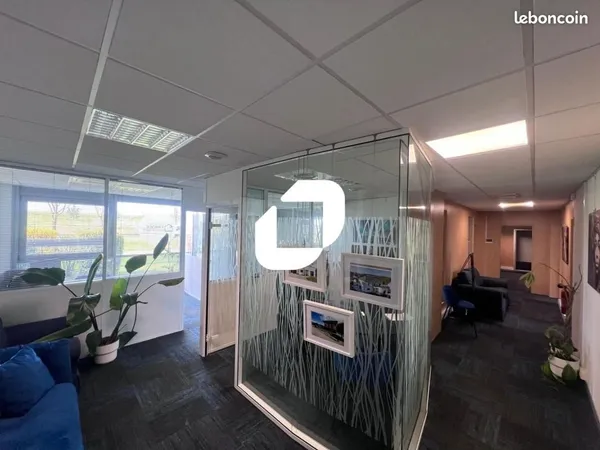 Bureau 184 m²