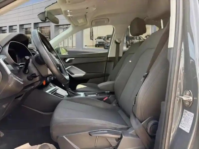Audi Q3 35 tdi 150ch design s tronic 7 — photo 8