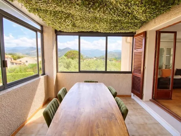 SAINT FLORENT / Appartement T3 entièrement rénové en plein ventr