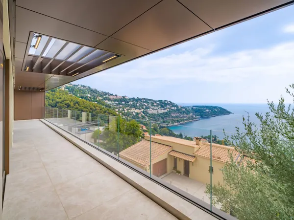 Roquebrune-Cap-Martin–Villa moderne en style californien, à 10 minutes de Monaco, avec vue mer à cou