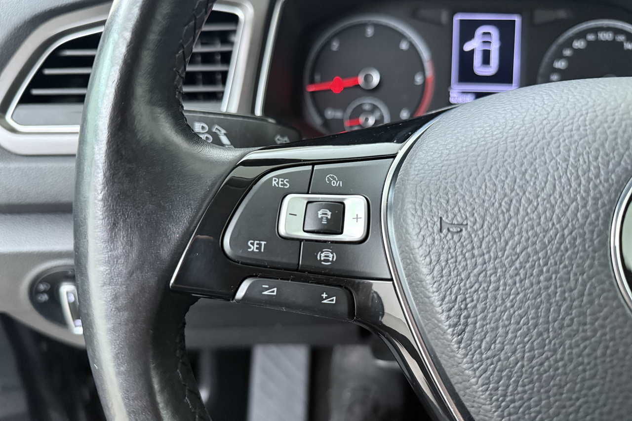 Volkswagen T-Roc — photo 14