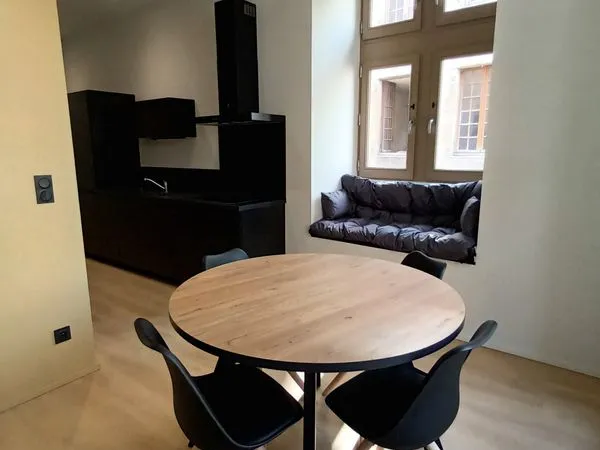 A LOUER T2 MEUBLE 1er Etage