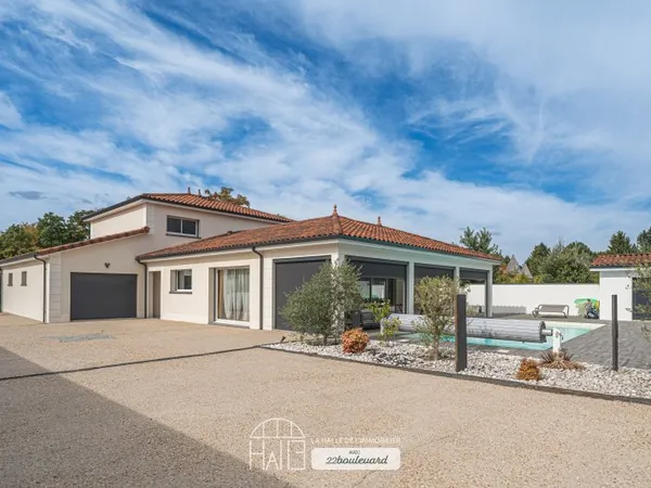 Maison 8 pièces 250 m²