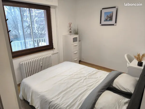 Belle chambre de 12 m² avec balcon privatif -76 m² rénové - Parking - Quartier calme - Colocation av