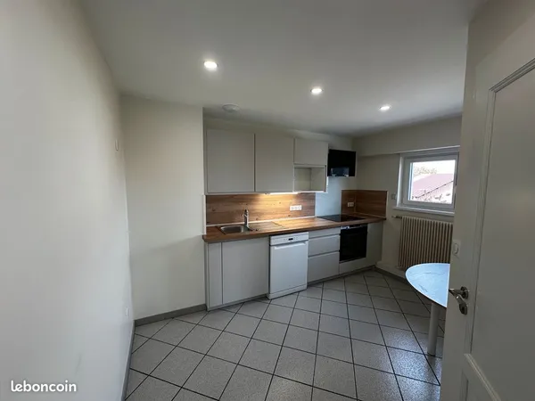 Appartement T2 avec terrasse parking et cave