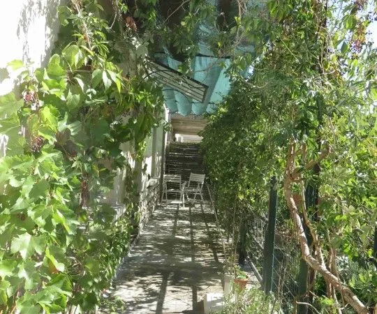 Nyons - Appartement T2 de 38,5 m² avec terrasse arborée et garage - 88 000