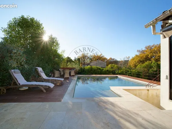 Villa 8 pièces 200 m²