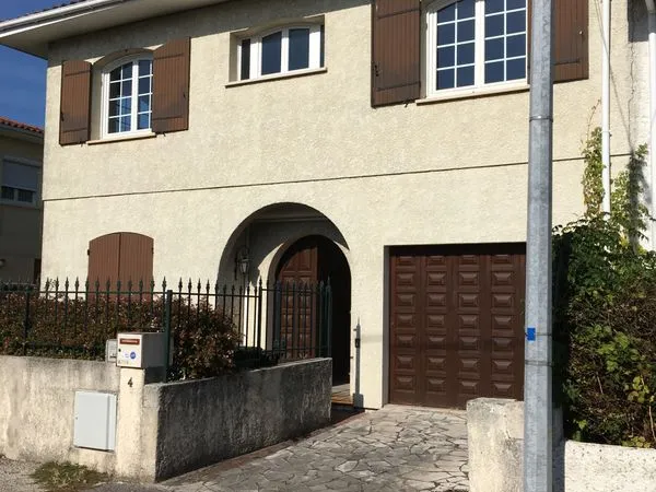 Grande maison de ville avec jardin