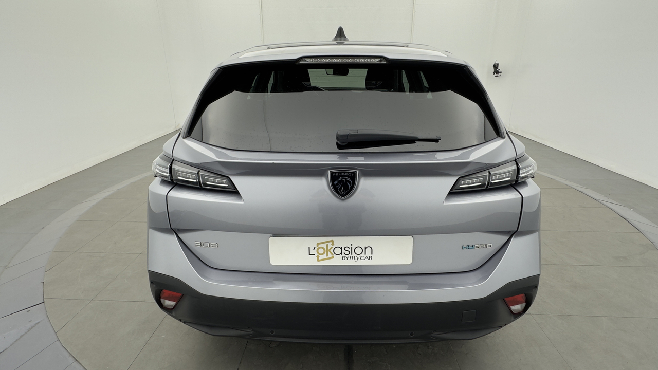 Peugeot 308 SW PHEV 180 e-EAT8 — photo 4