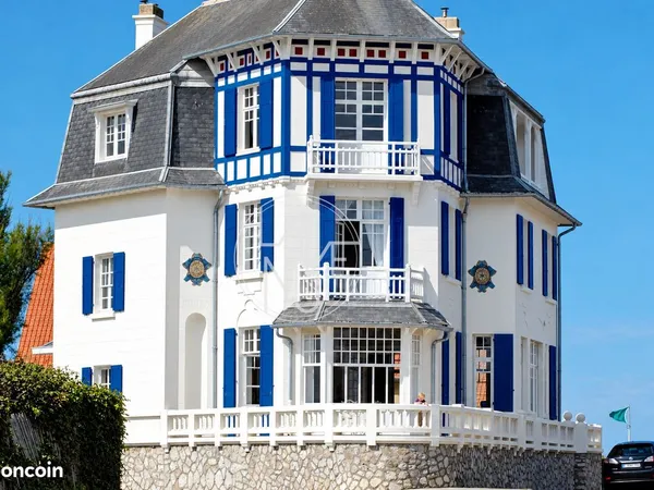 Villa 10 pièces 272 m²