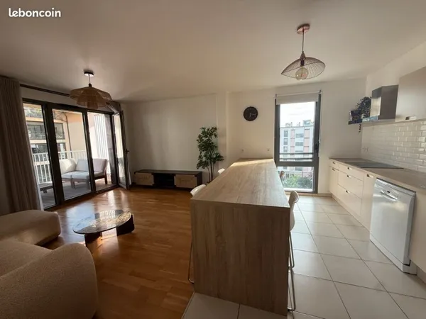 Appartement T3 Meublé standing - Hypercentre Annemasse - 3 min Gare CEVA, disponible de suite