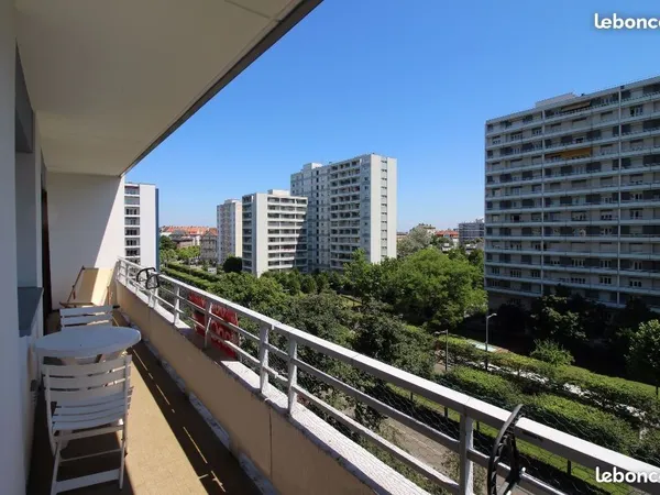 Grand F2 de 57m2 - balcon - parking privé - cave