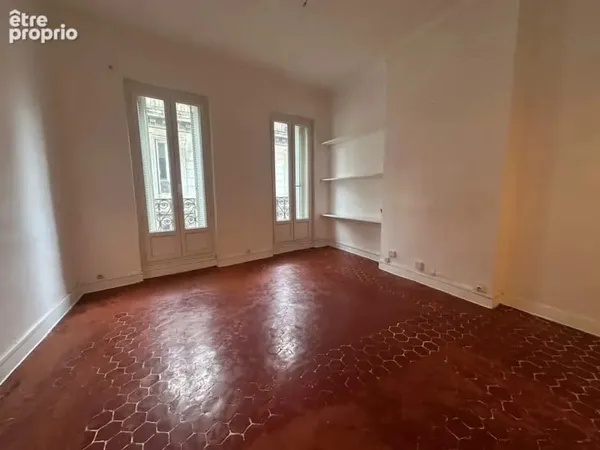 Type 2/3 - 55 m2 - rue d'italie - prefecture 13006 - vide - residence principale