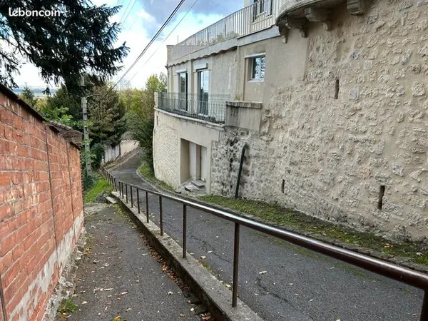 Studio 76 M2 LAON VILLE HAUTE
