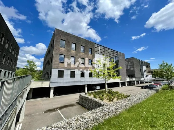 Bureaux 604 m²