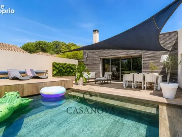 Villa contemporaine de 160 m² sur 840 m² de terrain avec piscine chauffée