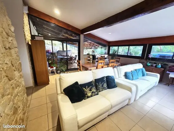 Mas 9 pièces 216 m²