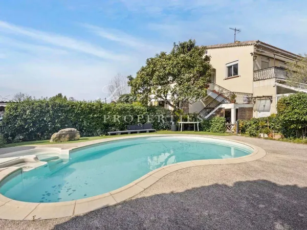 Villa 10 pièces 362 m²
