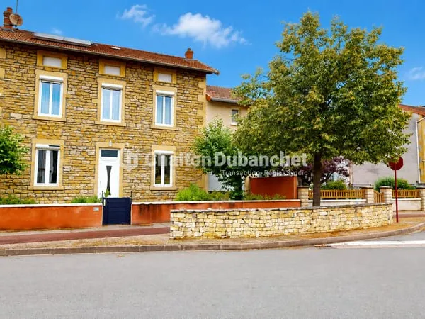 SAINT DENIS DE CABANNE (42) - Maison 6 pièces 175 m2 avec dépendances et terrain