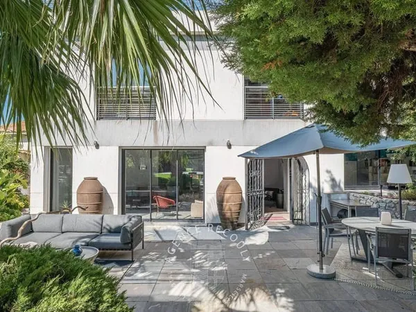 Maison 7 pièces 215 m²