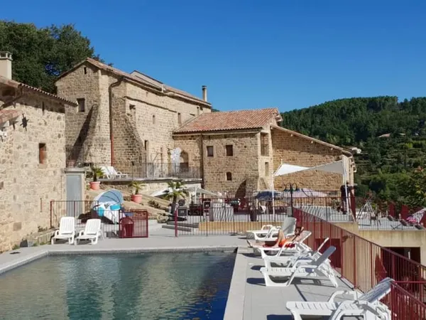 Domaine exclusif privé de 17 logements
