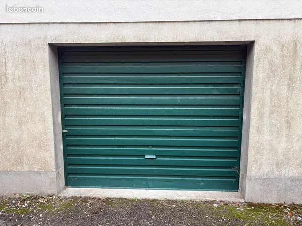 Garage et parking Location Montsûrs 50€