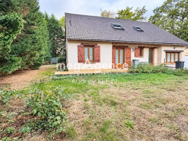 Maison familiale de 216 m² avec 5 chambres, véranda chauffée et terrain clos de 2 478 m²