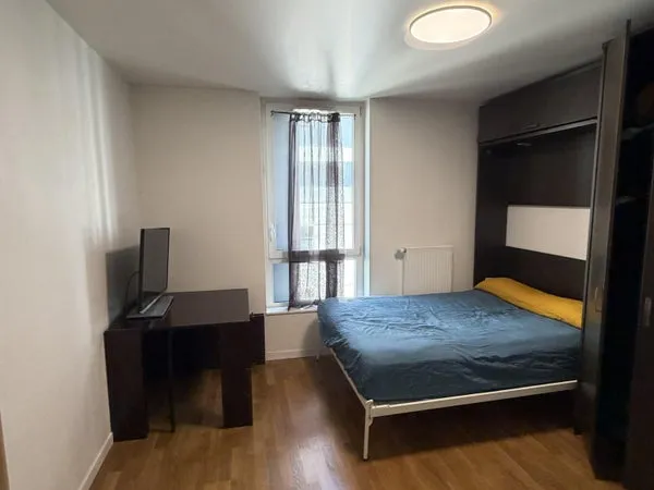 Looking for a fluent English-speaking flatmate