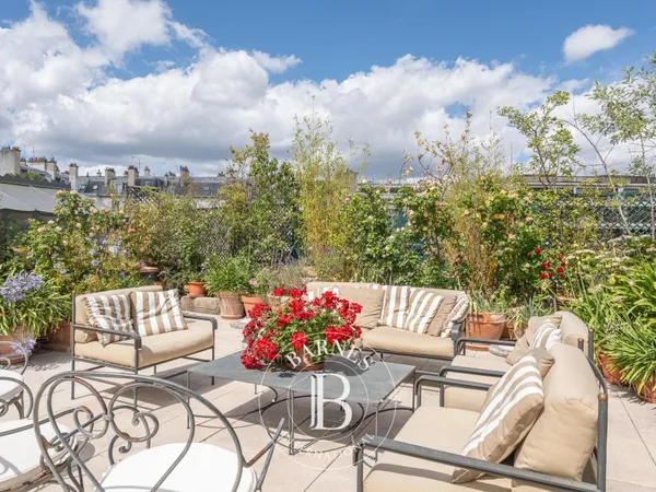 PARIS XVI - MUETTE - PROPRIETE AVEC JARDIN ET TERRASSE