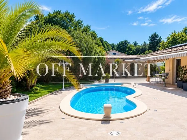 VILLA D'EXCEPTION À PROXIMITÉ DE ROYAN - PISCINE, VASTES TERRASSES ET PRESTATIONS DE QUALITÉ