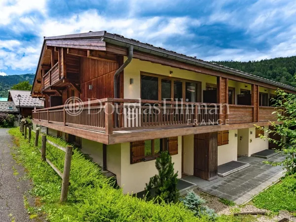 LES HOUCHES - Appartement de 4 chambres réparties sur quatre étages, offrant une vue imprenable