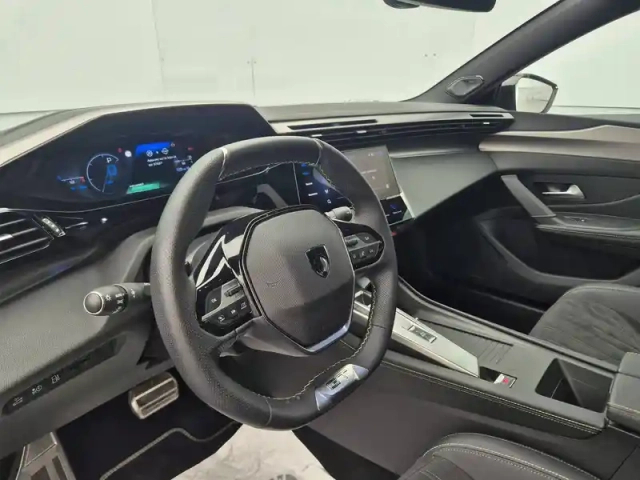 Peugeot 408 phev 225 e-eat8 — photo 12