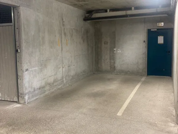 Place de parking couverte à louer