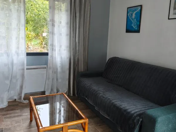 Loue F2 rez de jardin