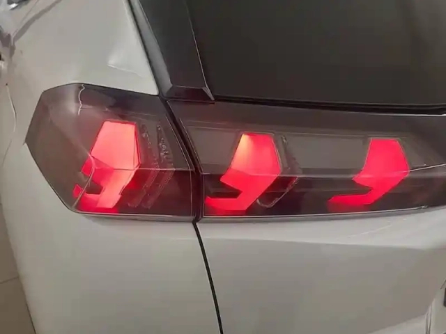 Peugeot 2008 electrique 136 ch — photo 17