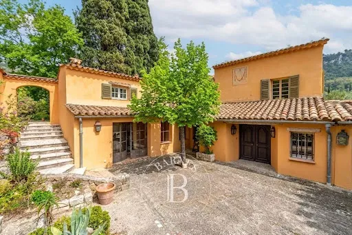 Propriété 5 pièces 251 m²