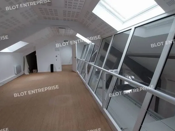 Bureau 200 m²