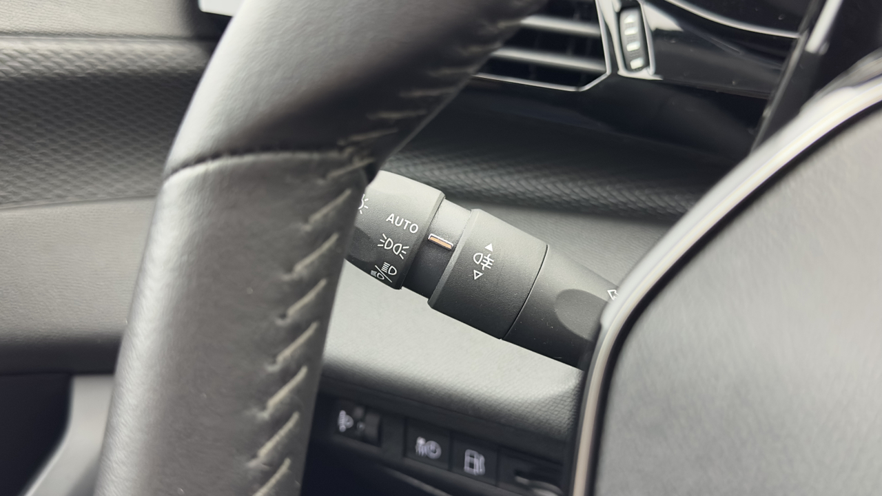 Peugeot 308 SW PHEV 180 e-EAT8 — photo 14
