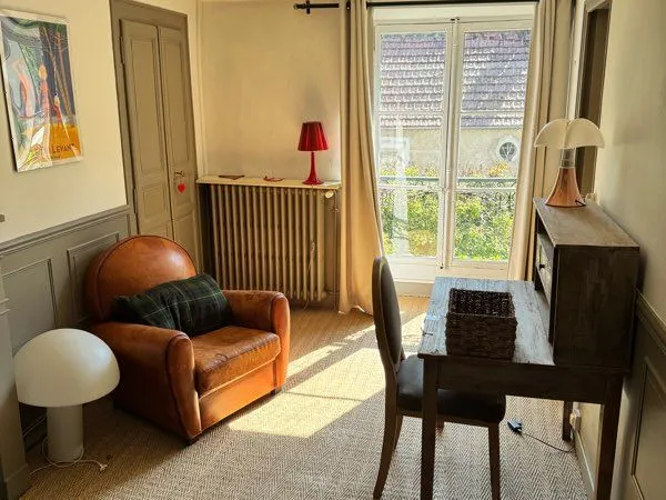 Grande chambre à louer dans maison à Boissettes
