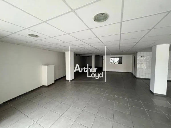 Local commercial 180 m²