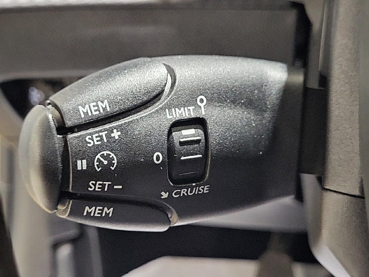 Peugeot 208 puretech 75 s&s bvm5 like — photo 22
