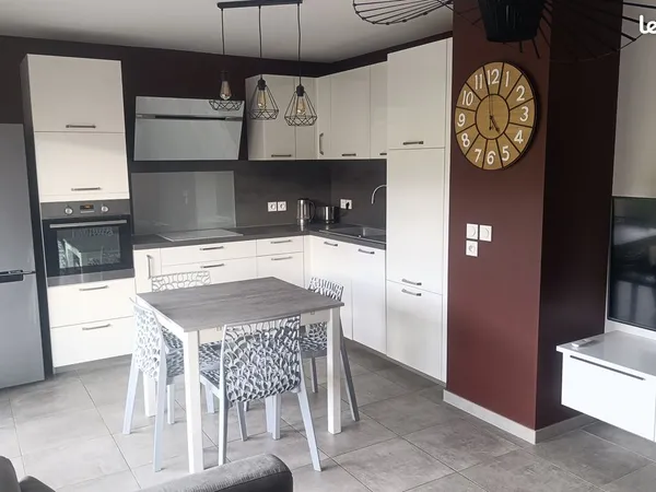 à louer - 74330 poisy - bel appartement t2 meublé de 43 m2 avec grande terrasse de 18 m2 exposition 