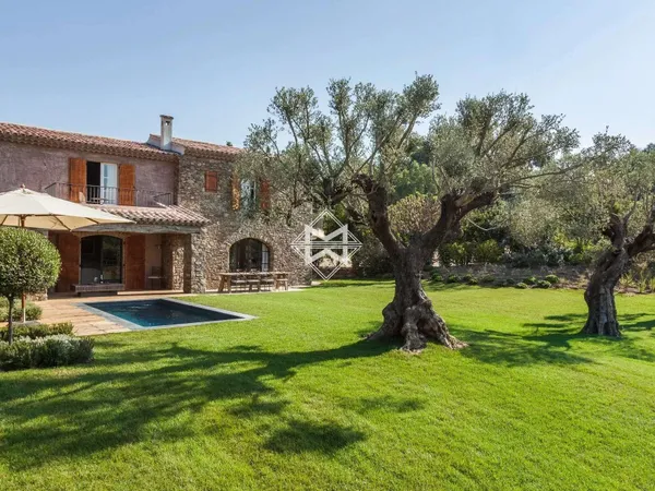 Propriété 4 pièces 160 m²