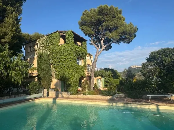 Maison 4 pièces 280 m²