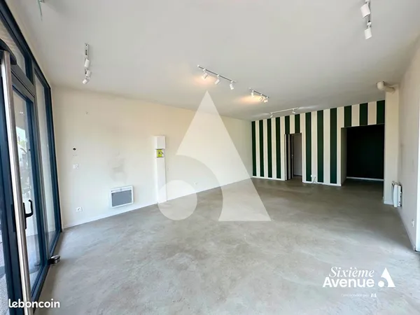 Local commercial 49 m² LARDY
