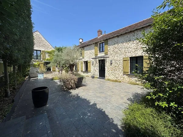 Maison 9 pièces 251 m²