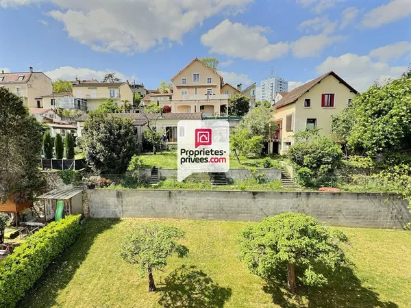 Appartement T4 d'env. 111m2 avec 3 ch., ascenseur et parking couvert dans secteur prisé sur PERIGUEU